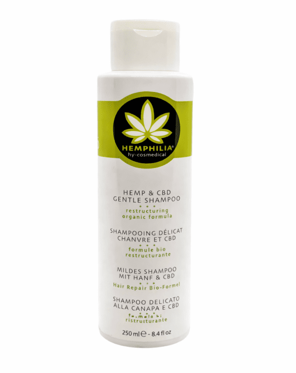 Jemný konopný šampón s CBD (200 ml) od talianskej značky Hemphilia je vyrobený výlučne z organických zložiek. BIO CBD vo výťažku z konope podporuje regeneráciu vlasov, upokojuje pokožku hlavy a prispieva k zdraviu vlasov. Šampón je vhodný na každodenné použitie a zabezpečuje jemnú, účinnú starostlivosť bez dráždenia. Produkt patrí do organickej kozmetiky s certifikátom Biocertitalia – číslo 74 – 020.