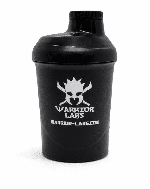 WarriorX Lab Shaker 300ml: Štýl a Funkčnosť v Jednom Spoľahlivý shaker pre vaše fitness nápoje - WarriorX Lab Shaker je tu pre vás. Praktický objem 300ml - ideálny pre jednorazové dávky proteínu, amináčov, pumpy alebo bcaa.. Kompaktný dizajn - ľahko sa zmestí do každej športovej tašky. Špeciálne sitko zaručuje dokonalé premiešanie bez hrudiek. Vyrobený z kvalitného plastu bez BPA - bezpečný pre vaše zdravie. Jednoduché čistenie - vhodný do umývačky riadu. Čierny dizajn - moderný a univerzálny vzhľad pre každého športovca. Vhodný pre mužov aj ženy. Pevne tesniaci uzáver zabraňuje úniku tekutiny. Zjednodušte si prípravu fitness nápojov s WarriorX Lab Shakerom. #fitness #shaker #WarriorXLab #protein #treningovydoplnok #fitnessnápoje praktický objem 300ml. kompaktný dizajn špeciálne sitko bez BPA rýchle čistenie